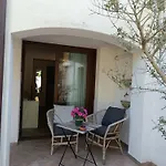 Flora Bed & Breakfast