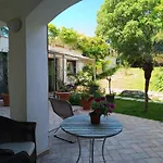 Bed & Breakfast Flora 3*