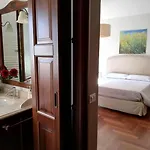 Flora Bed & Breakfast 3*