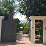 Flora Bed & Breakfast 3*