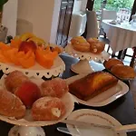 Flora Bed & Breakfast 3*