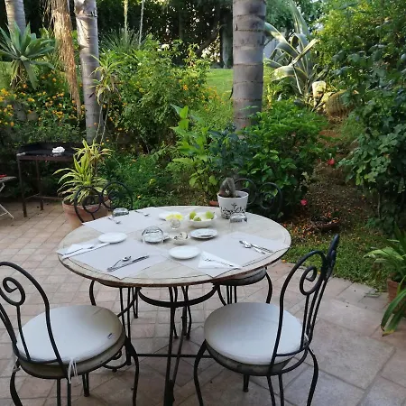 Flora Bed and Breakfast