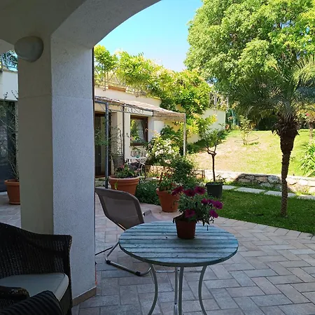 Bed and breakfast Flora 3*