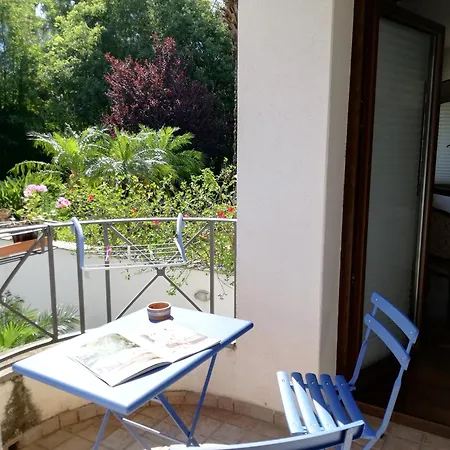 Flora Oda ve Kahvaltı 3*