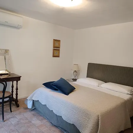 Bed & Breakfast Flora