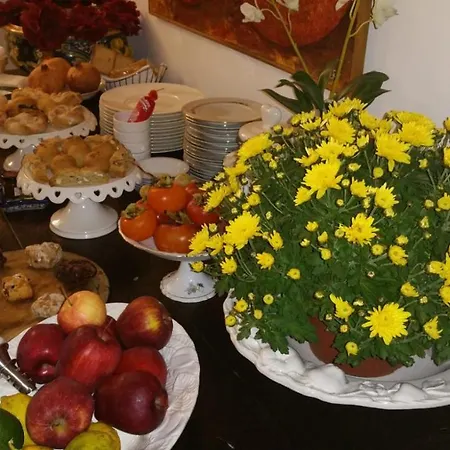 Bed & Breakfast Flora