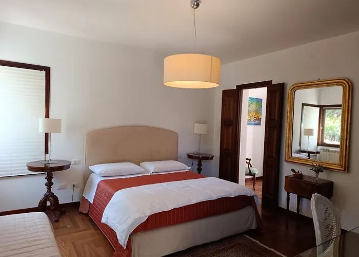 Bed & Breakfast Flora 4*