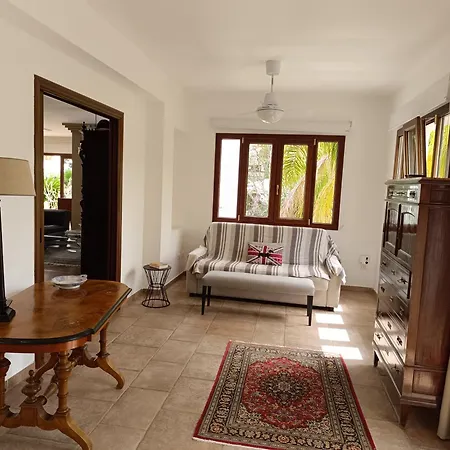 Alojamento de Acomodação e Pequeno-almoço Flora 4*