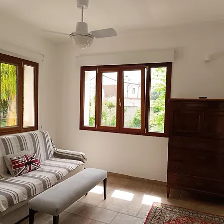 Flora فندق مبيت وإفطار مونديلّو