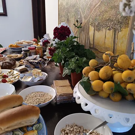 Flora Bed & Breakfast 3*